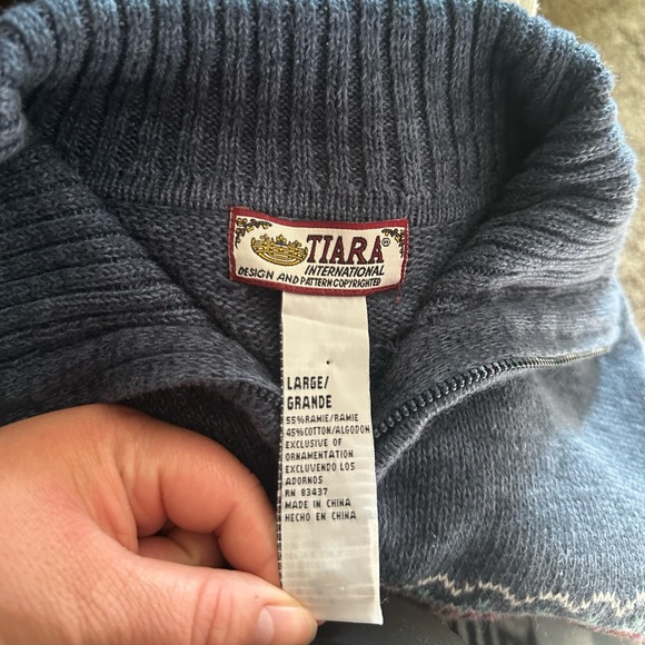 Tiara Multicolor Patterned Zip-Up Cardigan - Picture 4 of 5